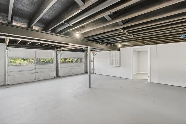 $299,500 | 9825 Potter Circle, Kansas City, MO 64134