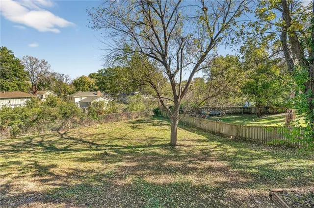 $299,500 | 9825 Potter Circle, Kansas City, MO 64134