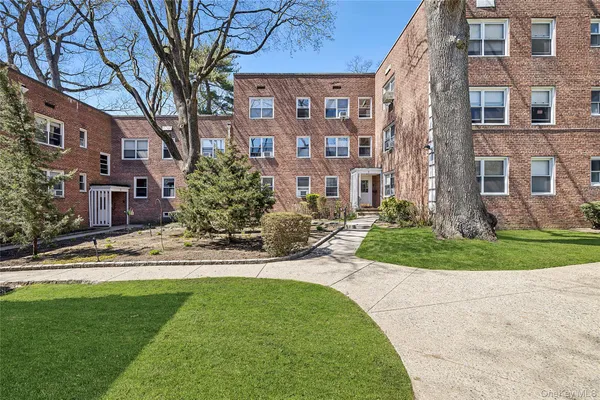 $289,000 | 1 Edwards Street, Unit 3C, Roslyn Heights, NY 11577