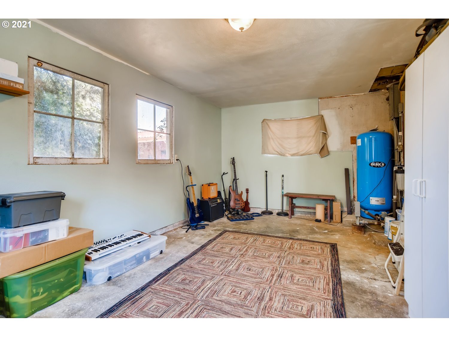 15610 South Springwater Road Oregon City, OR 97045 - Photo 19 of 28 Garage