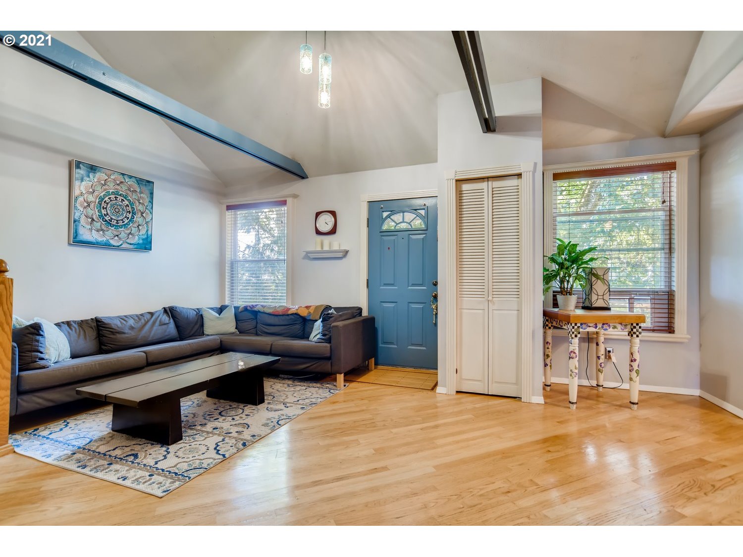 15610 South Springwater Road Oregon City, OR 97045 - Photo 6 of 28 Living Room