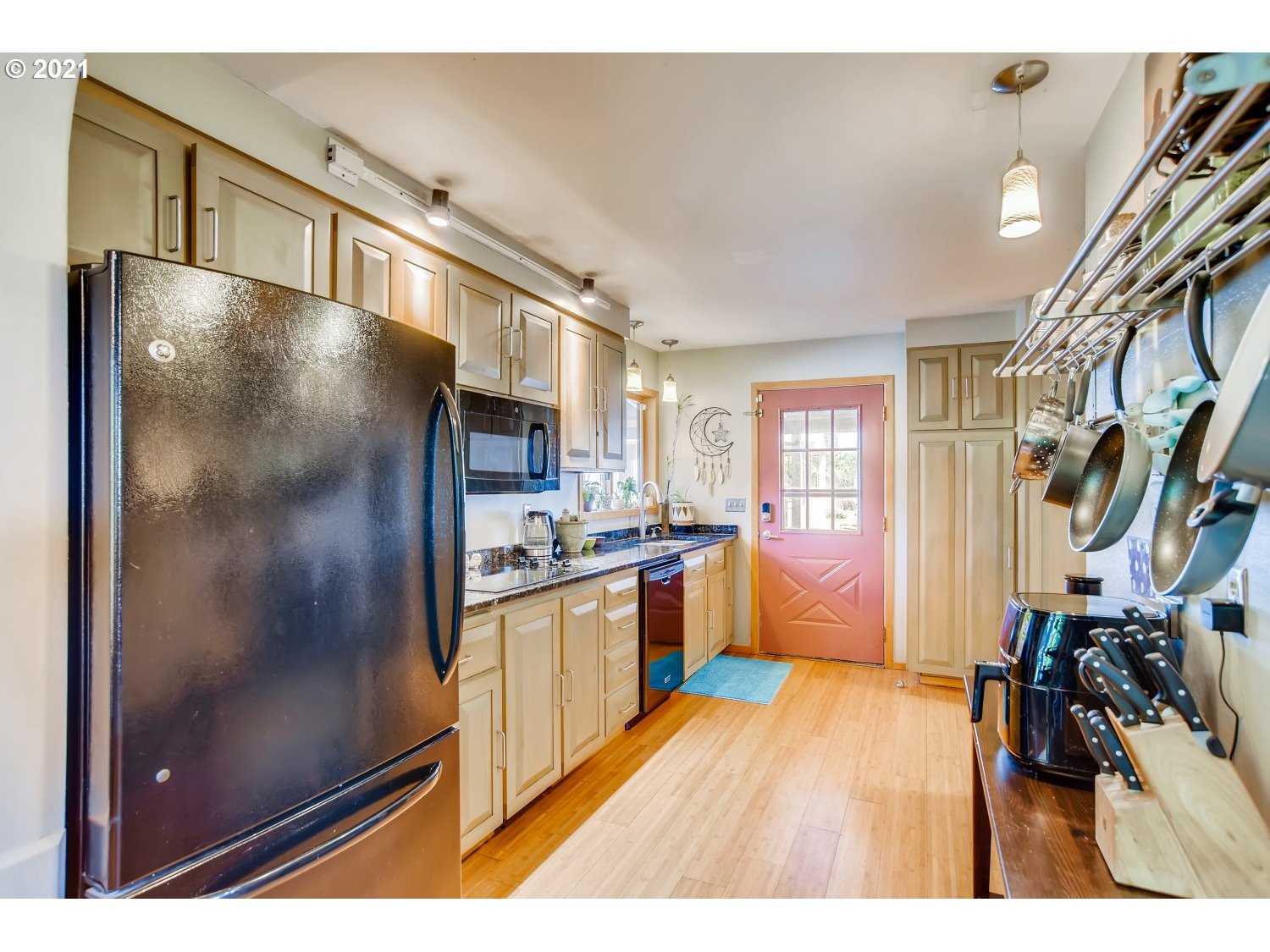 15610 South Springwater Road Oregon City, OR 97045 - Photo 10 of 28 Kitchen