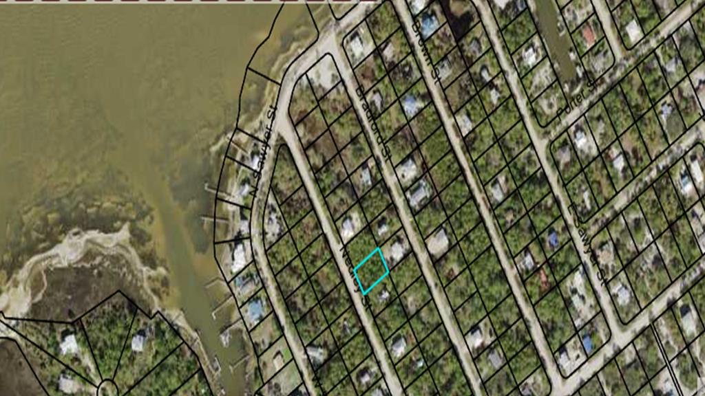 319 Nedley Street Eastpoint, FL 32328 - Photo 7 of 17