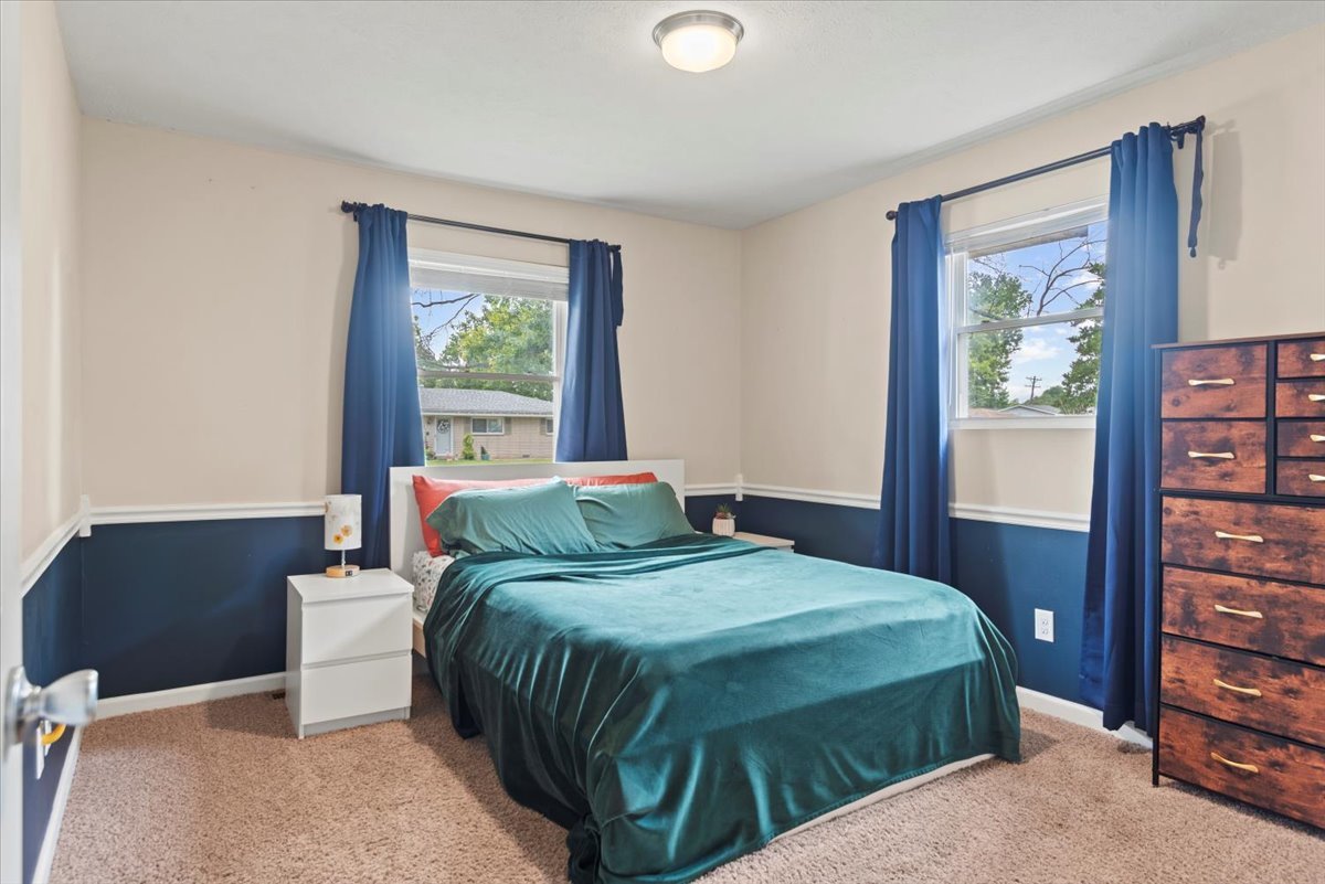 15 Mesa Road Springfield, IL 62702 - Photo 20 of 42 a bedroom with a bed and a window