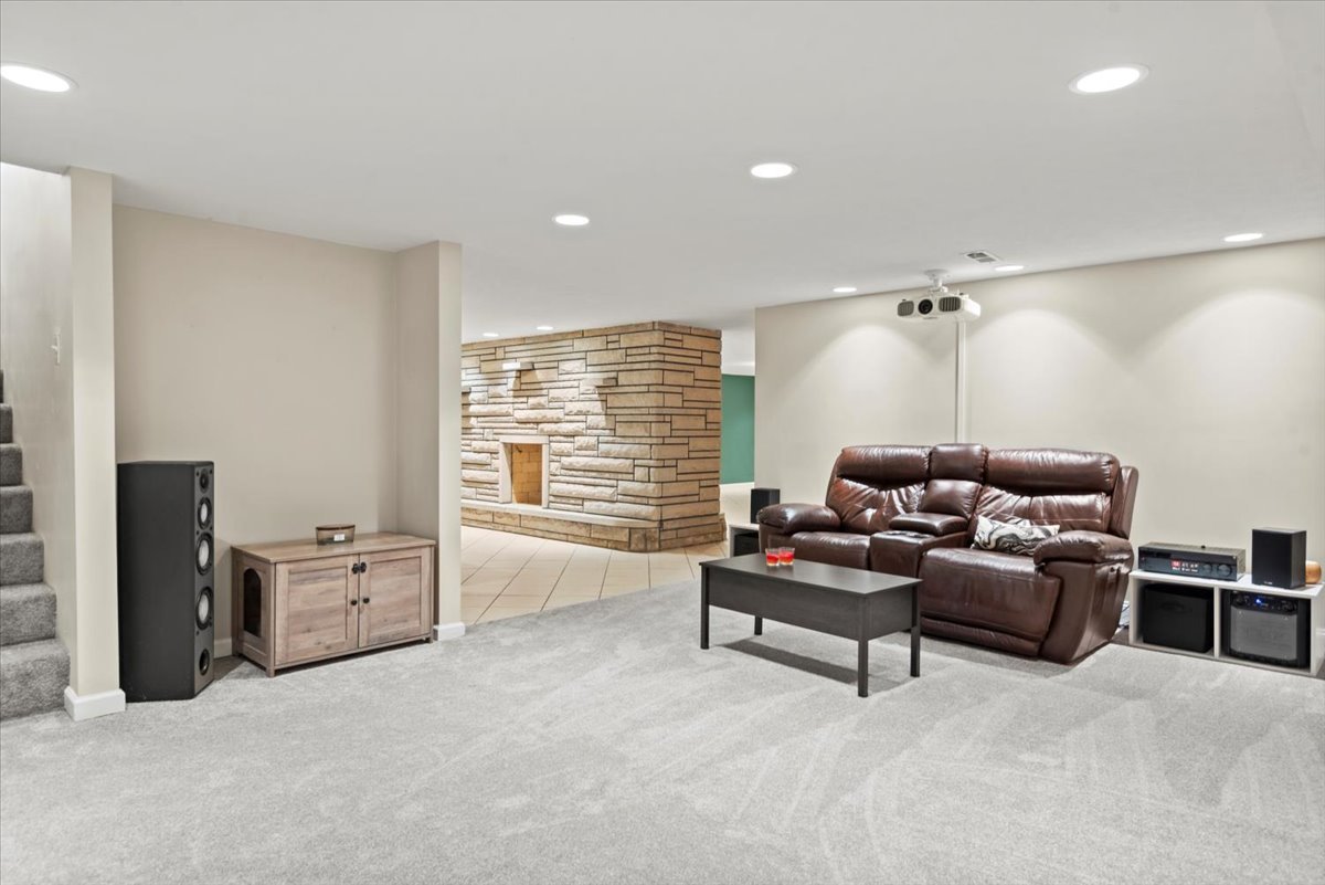 15 Mesa Road Springfield, IL 62702 - Photo 23 of 42 a living room with furniture and a flat screen tv