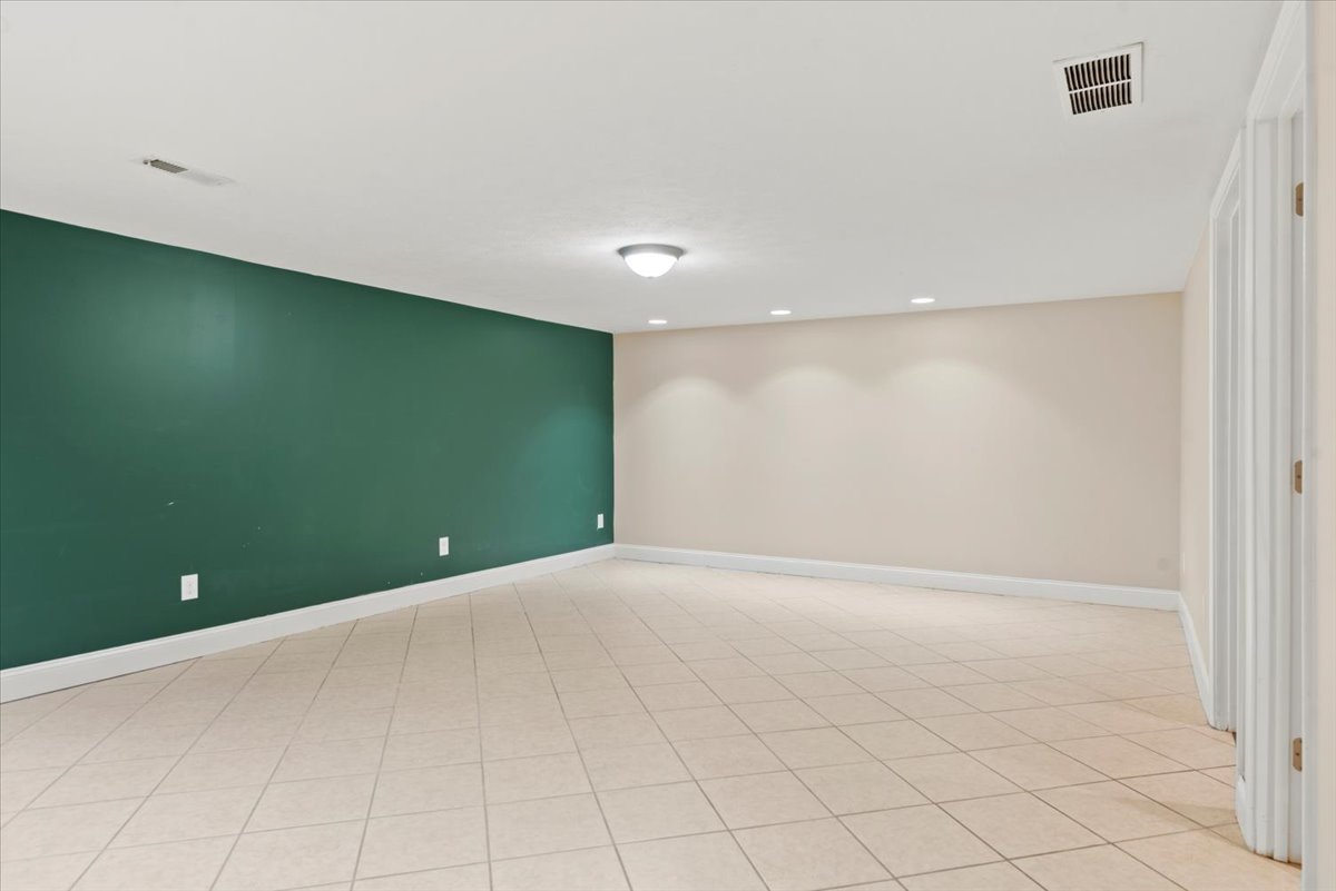 15 Mesa Road Springfield, IL 62702 - Photo 30 of 42 a view of an empty room