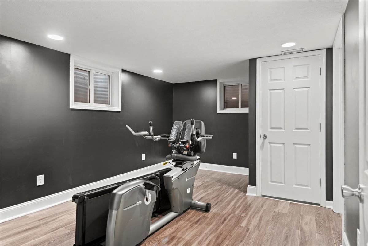 15 Mesa Road Springfield, IL 62702 - Photo 32 of 42 a view of a hallway with wooden floor