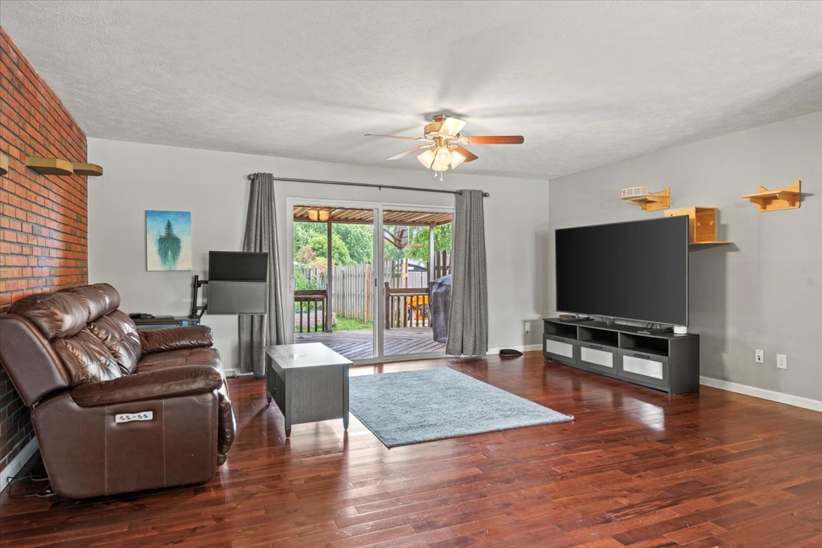 15 Mesa Road Springfield, IL 62702 - Photo 9 of 42 a living room with furniture and a flat screen tv