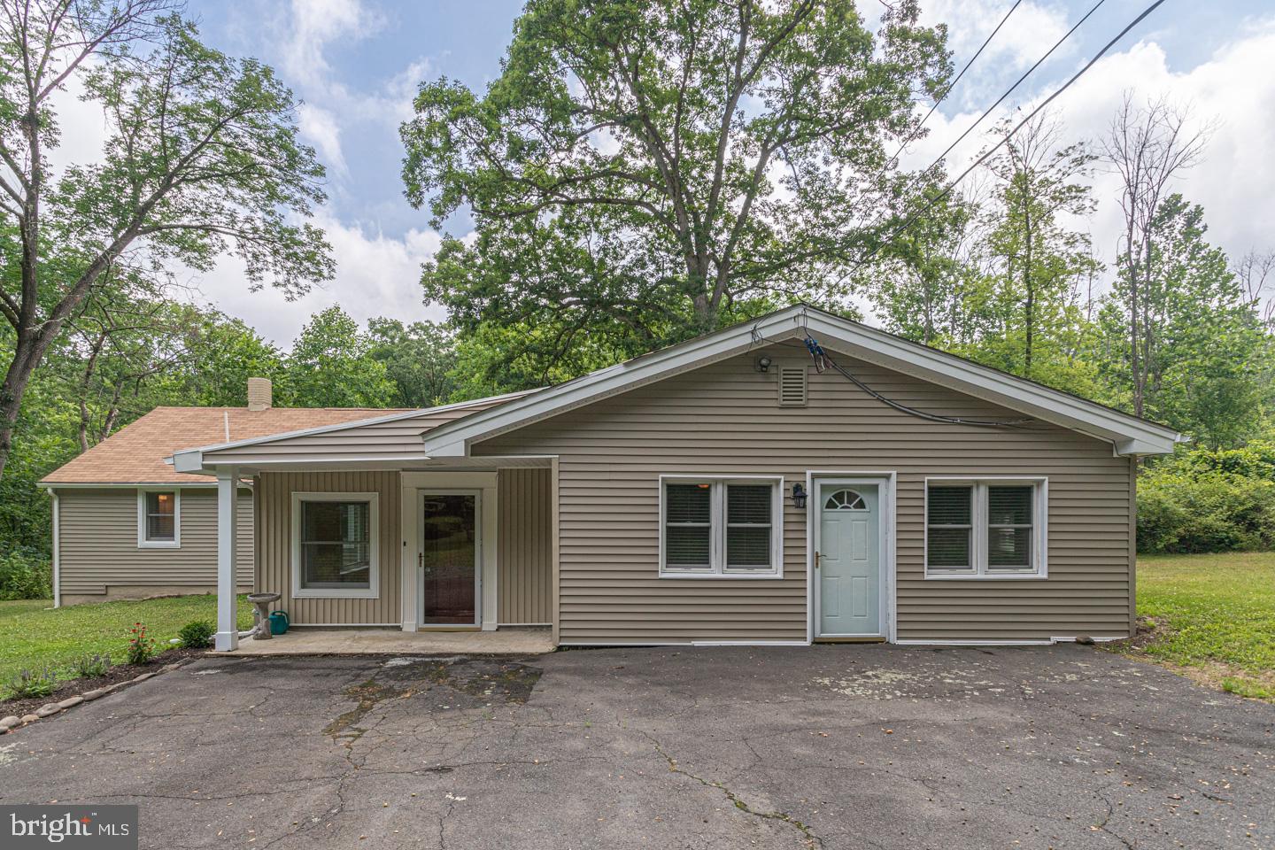 29 Knuckles Road Green Lane, PA 18054 - Photo 2 of 33