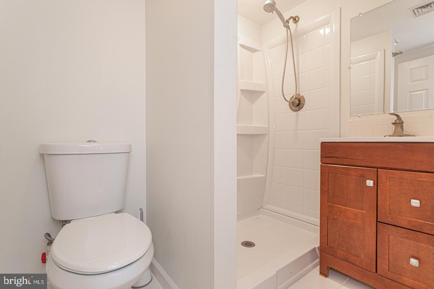 29 Knuckles Road Green Lane, PA 18054 - Photo 23 of 33 Bathroom #2 for 2nd wing