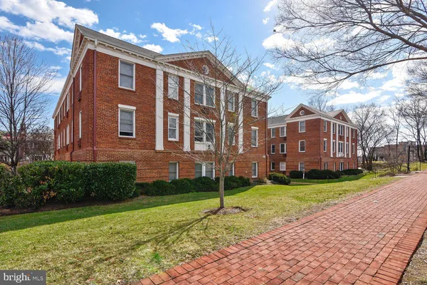 $2,950 | 820 South Washington Street, Unit B, Alexandria, VA 22314