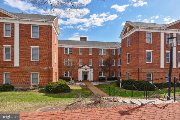 $3,000 | 820 South Washington Street, Unit B, Alexandria, VA 22314