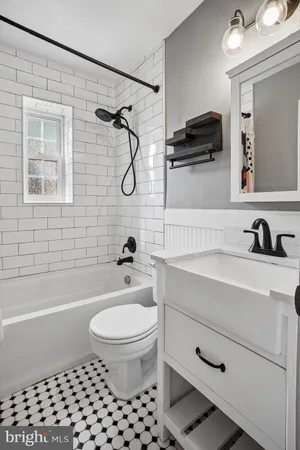 $2,950 | 820 South Washington Street, Unit B, Alexandria, VA 22314