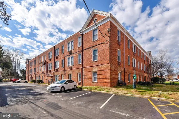 $2,950 | 820 South Washington Street, Unit B, Alexandria, VA 22314