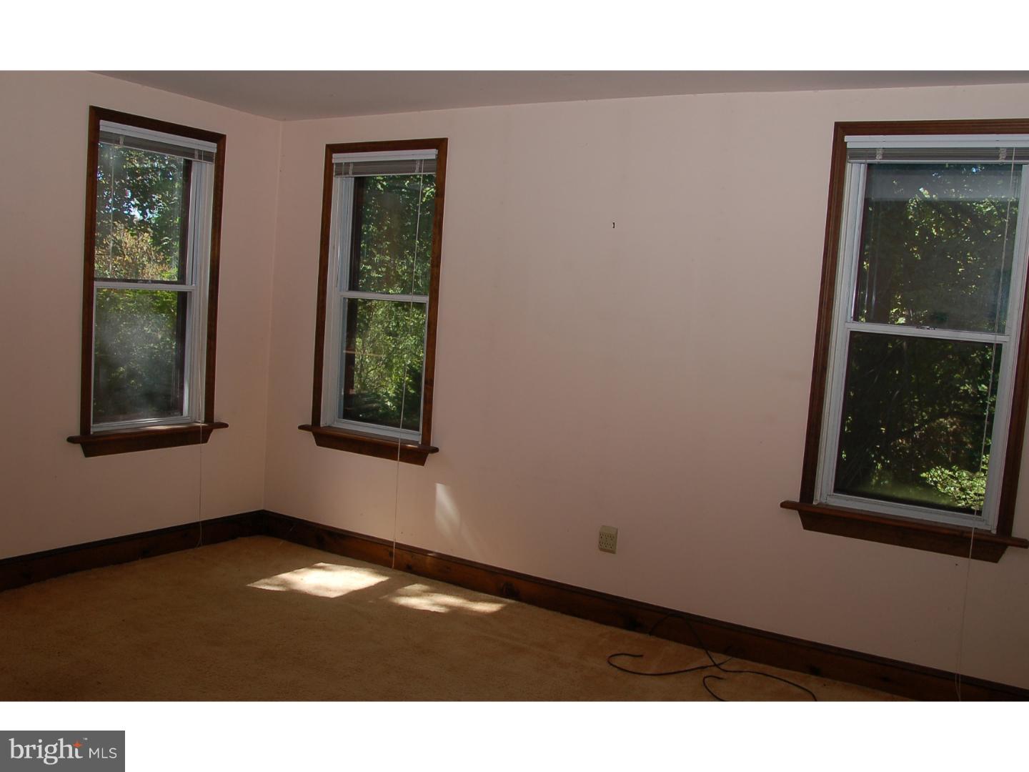 2022 McKnights Gap Road Reading, PA 19604 - Photo 14 of 19 Living Room
