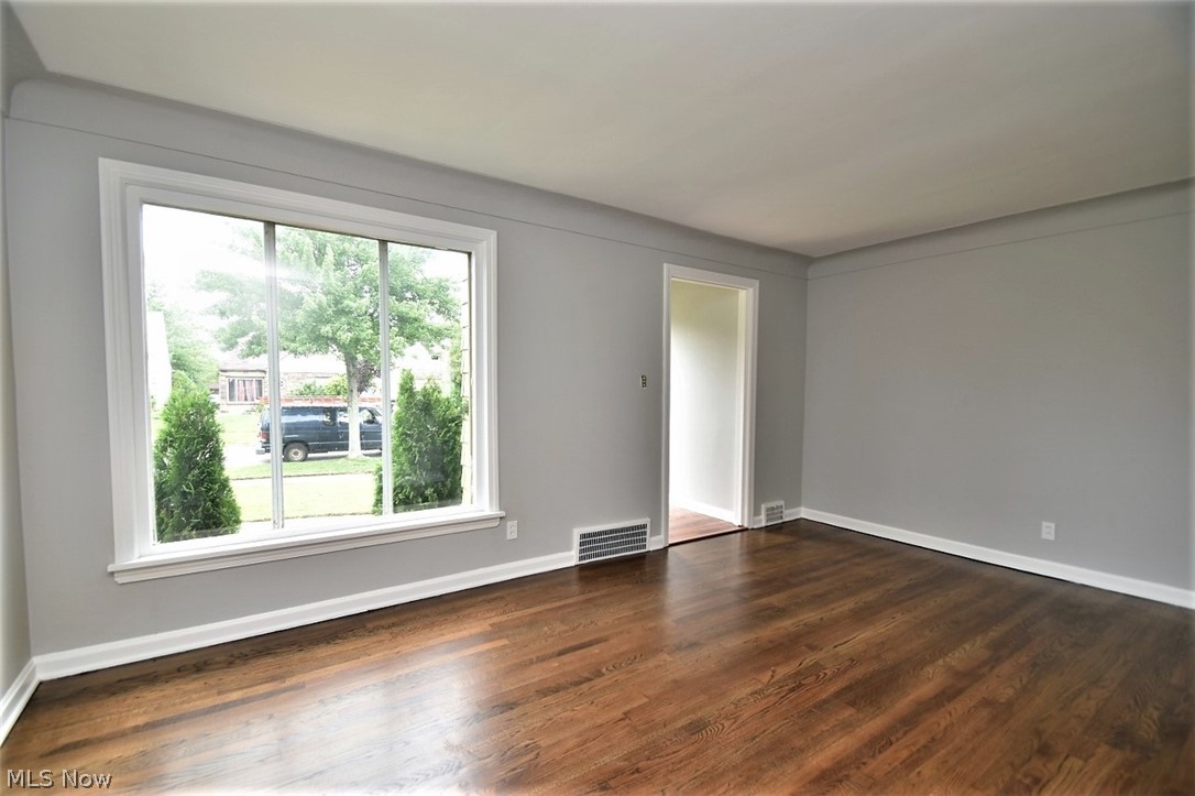 4186 Verona Road Cleveland, OH 44121 - Photo 3 of 35 Gallery Image 3