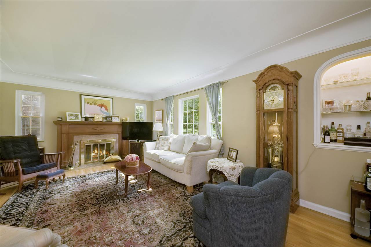 1366 Audubon Road Grosse Pointe, MI 48230 - Photo 4 of 38 50018031-3.JPG