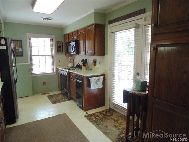 84 Riverside Drive Mount Clemens, MI 48043 - Photo 9 of 30 9.JPG