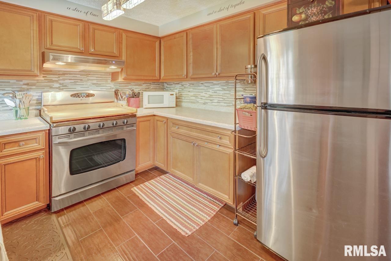 100 Yates Road Marquette Heights, IL 61554 - Photo 8 of 34 Gallery Image 8