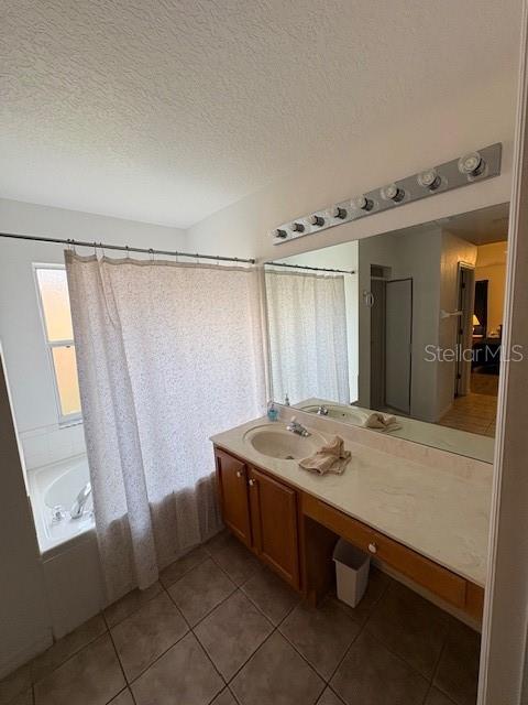 8410 Secret Key Cove Kissimmee, FL 34747 - Photo 18 of 41 a room with a table and chairs