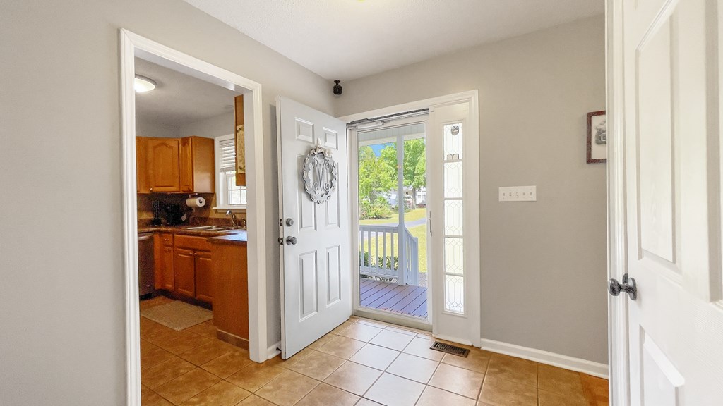 105 Laurel Ridge Way Greenwood, SC 29649 - Photo 2 of 22 Gallery Image 2