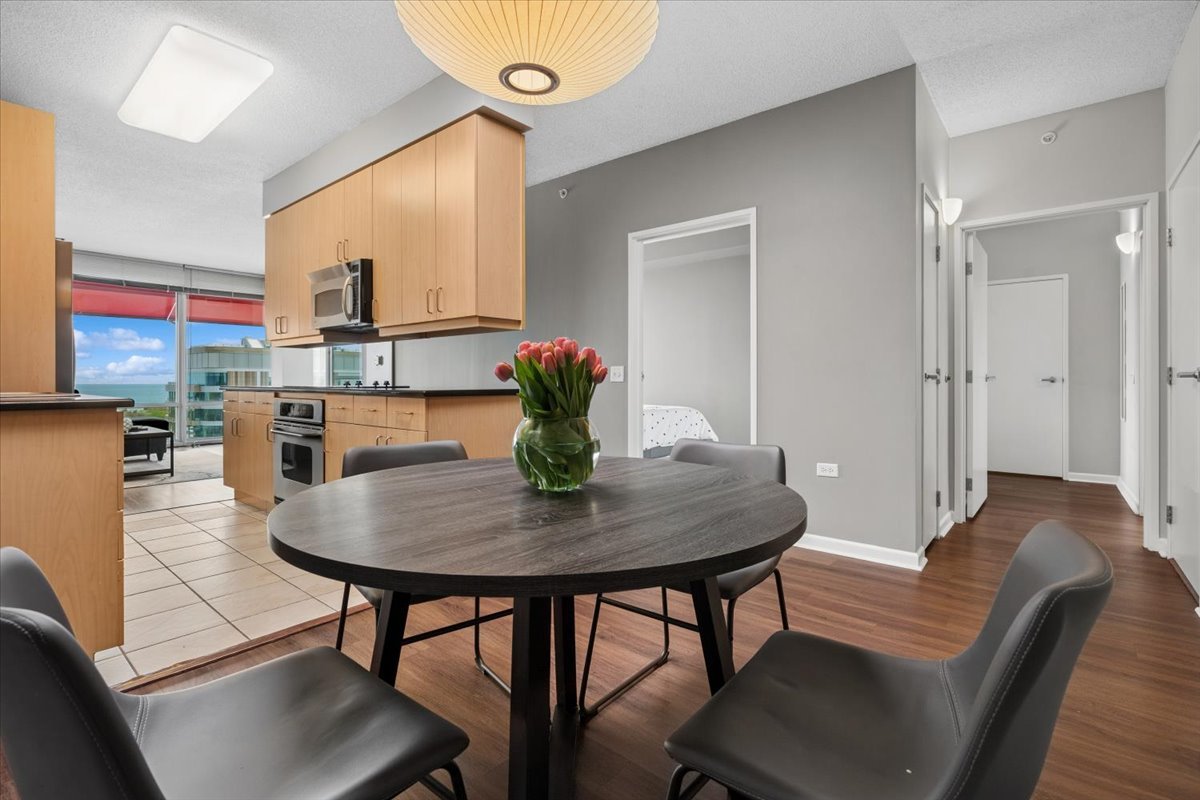 800 Elgin Road, Unit PH19 Evanston, IL 60201 - Photo 6 of 28 Gallery Image 6