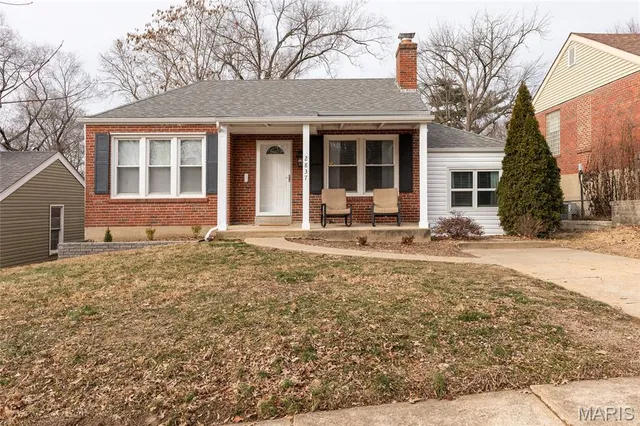 $284,900 | 2837 Manderly Drive, St. Louis, MO 63144