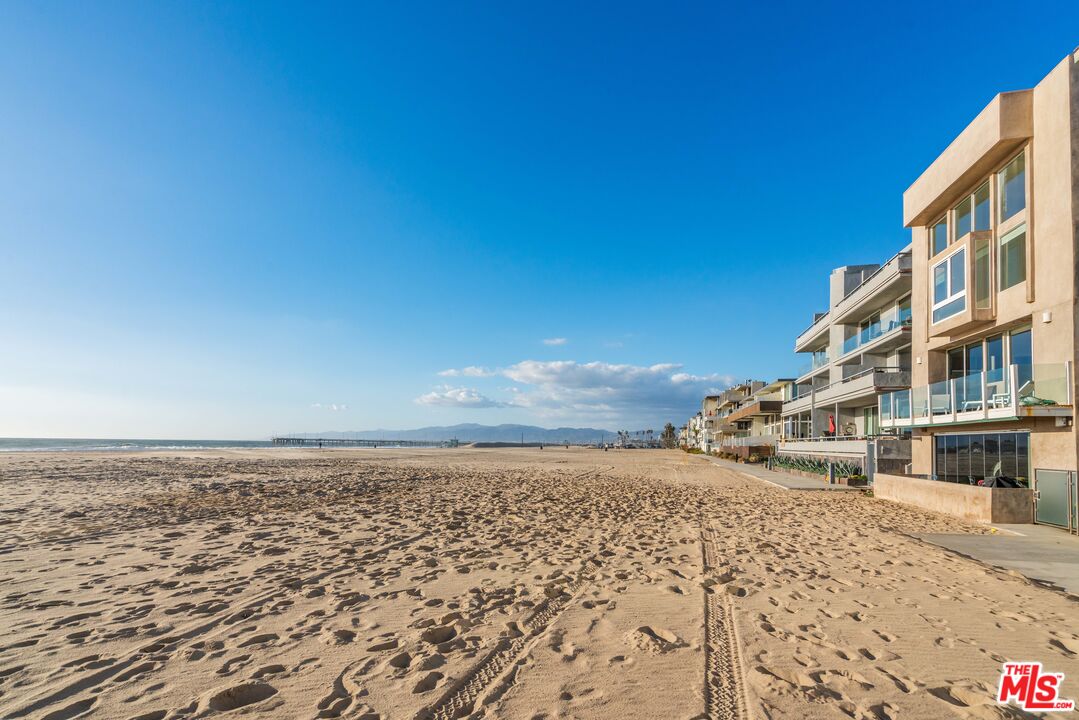 3711 Ocean Front Walk, Unit 3 Marina del Rey, CA 90292 - Photo 4 of 43 a view of a building
