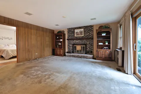 $400,000 | 518 Oak Street, Elk Grove Village, IL 60007
