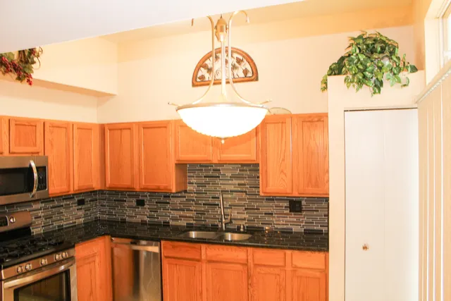 $188,500 | 342 Magnolia Court, Bolingbrook, IL 60440