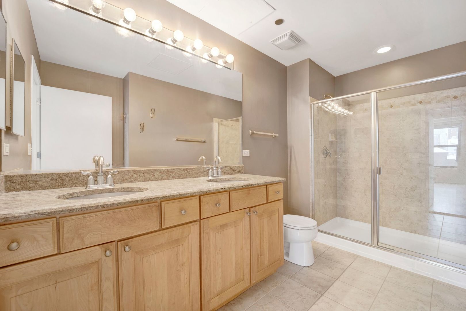 Undisclosed Address Chicago, IL 60610 - Photo 16 of 36