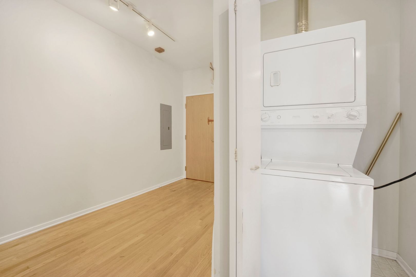 Undisclosed Address Chicago, IL 60610 - Photo 18 of 36