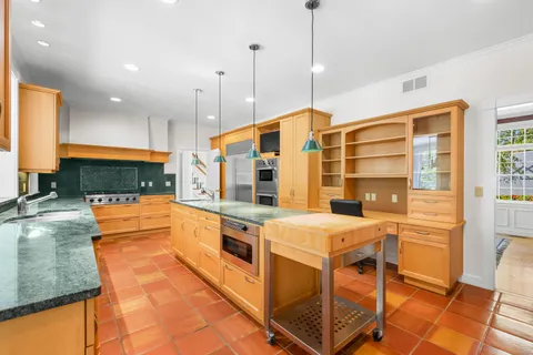 $4,900,000 | 169 Tisquantum Road, Chatham, MA 02633