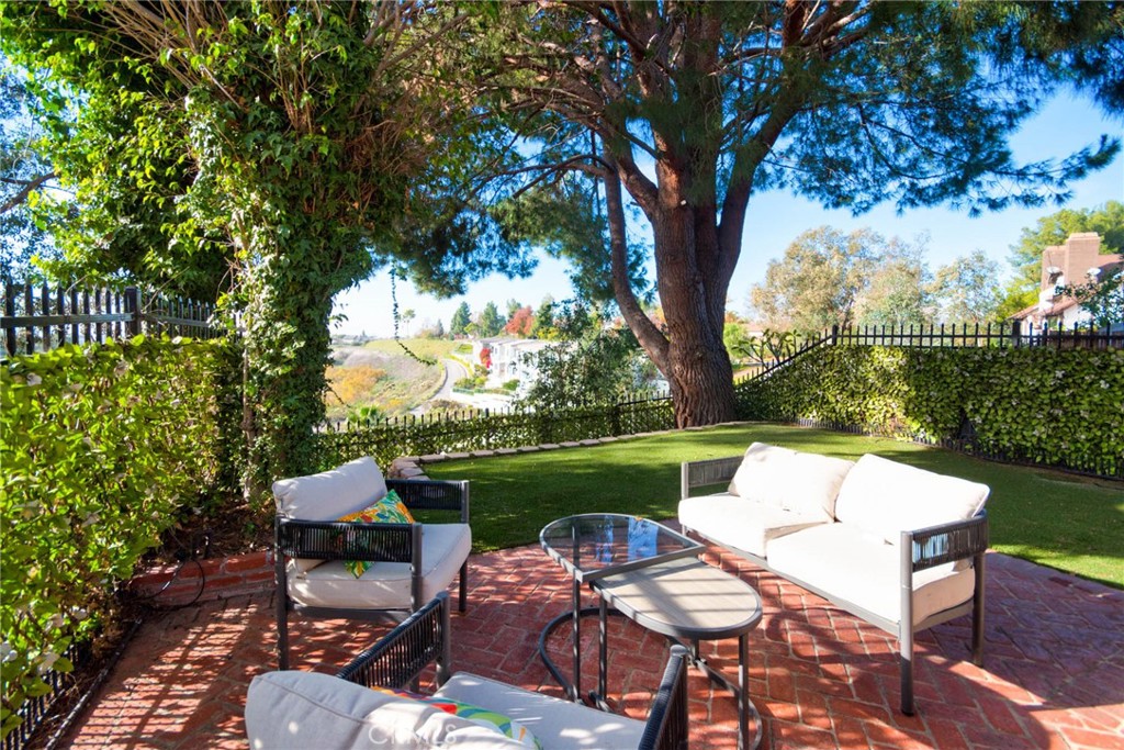 950 South Rim Crest Drive Anaheim Hills, CA 92807 - Photo 3 of 40