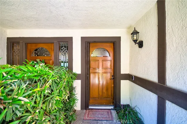 $975,000 | 950 South Rim Crest Drive, Anaheim Hills, CA 92807
