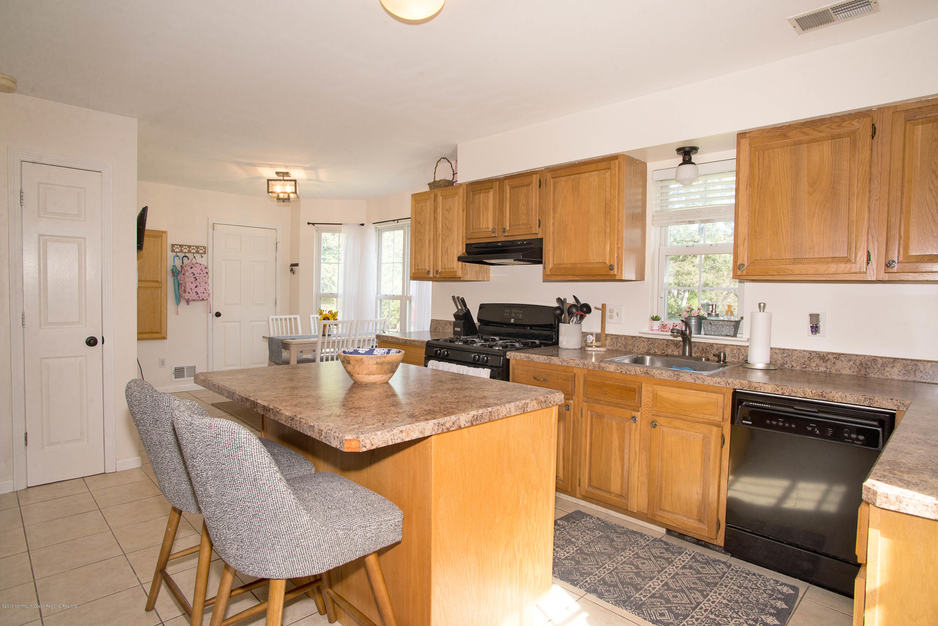 12 Crest Road Jackson, NJ 08527 - Photo 6 of 22 Eat In Kitchen