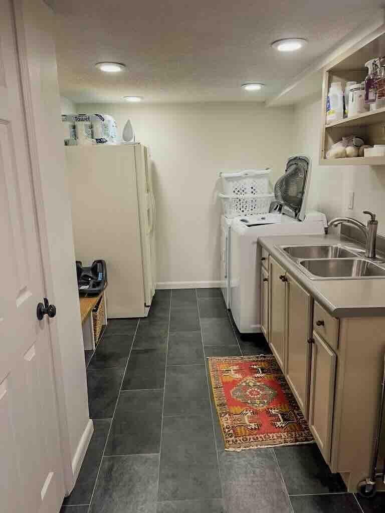 2578 Elmore Park Road Bartlett, TN 38134 - Photo 5 of 24 a bathroom with a sink toilet and shower