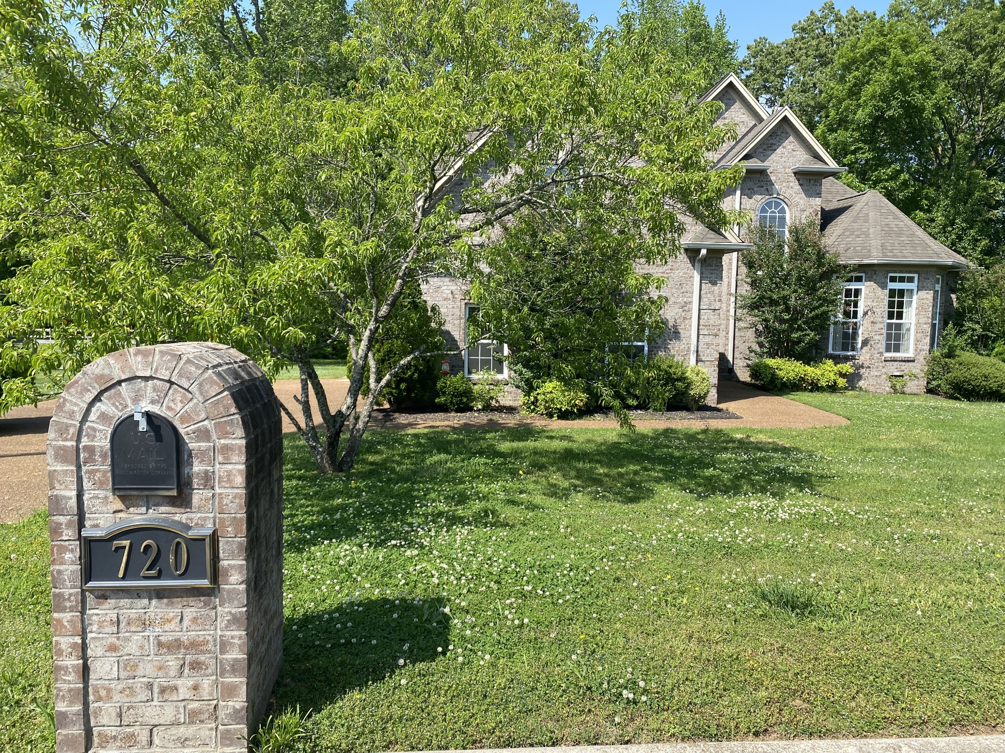 720 Heritage Road Lebanon, TN 37087 - Photo 1 of 31 a front view of a house with garden