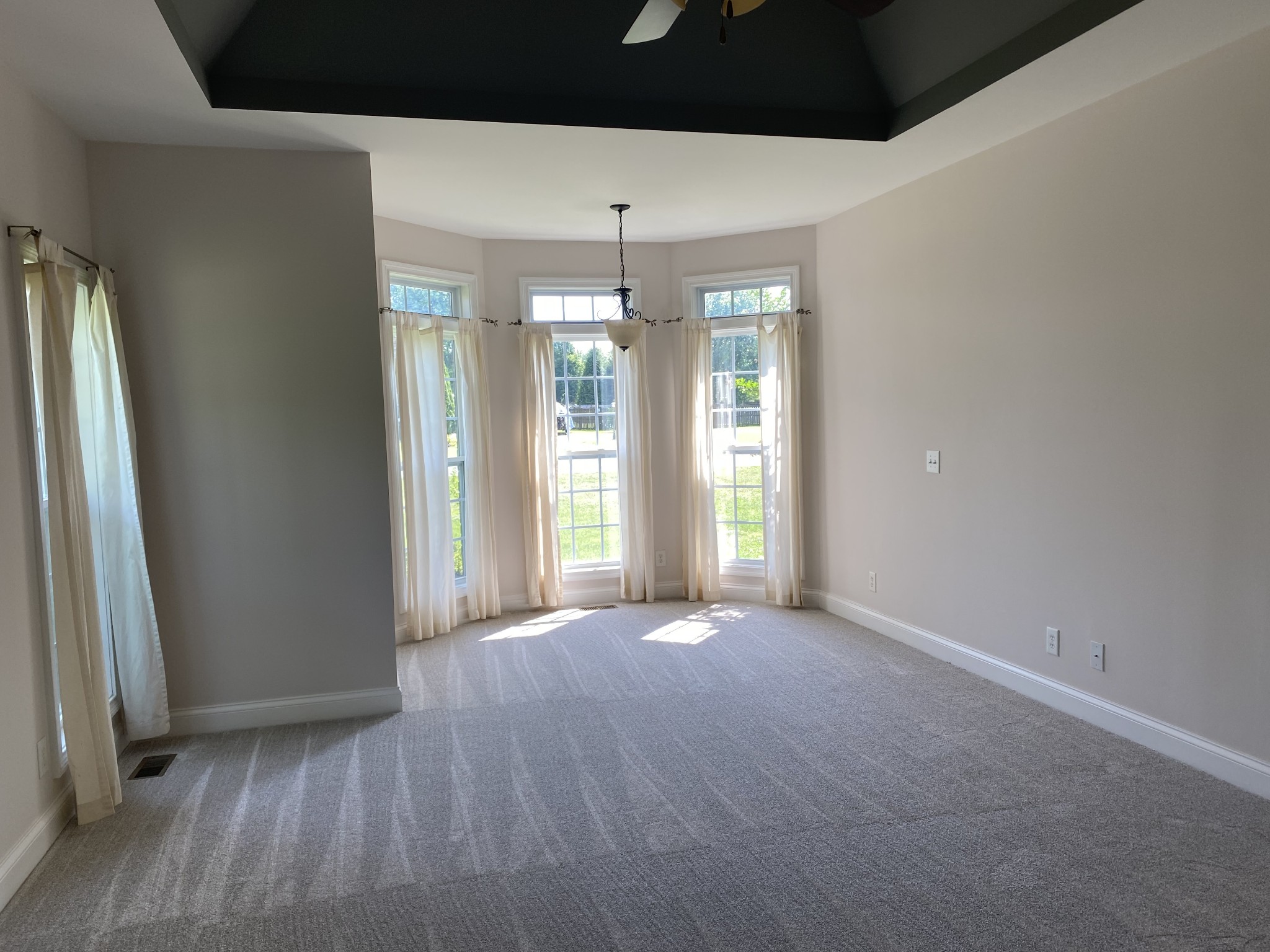 720 Heritage Road Lebanon, TN 37087 - Photo 13 of 31 a view of an empty room with glass door