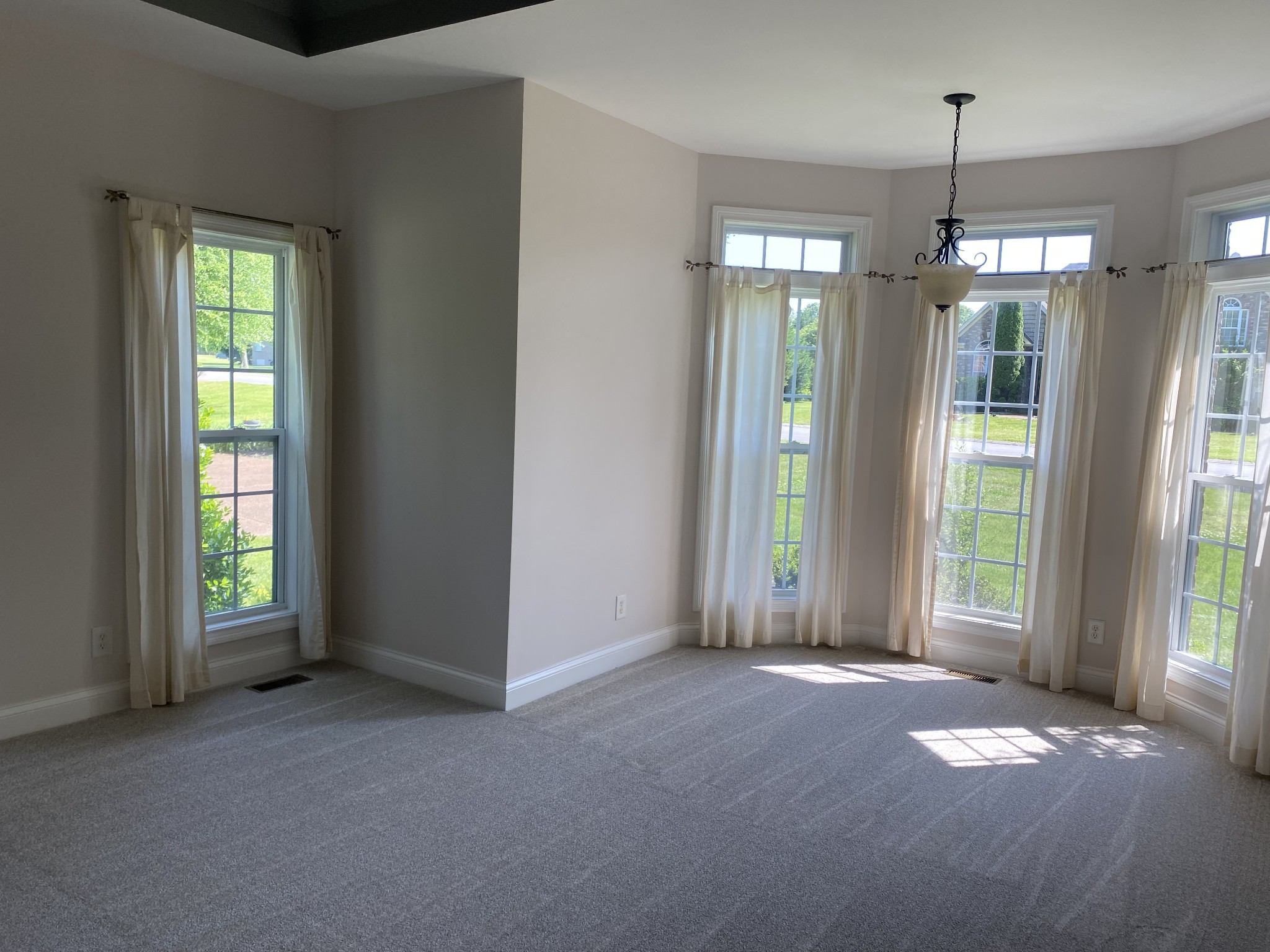 720 Heritage Road Lebanon, TN 37087 - Photo 14 of 31 a view of livingroom with windows and ceiling fan