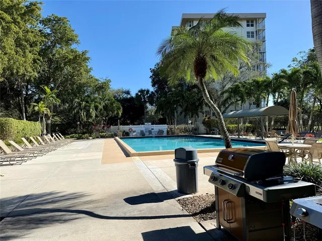 $2,400 | 3520 Oaks Way, Unit 306, Pompano Beach, FL 33069