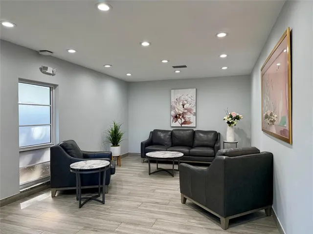 $2,400 | 3520 Oaks Way, Unit 306, Pompano Beach, FL 33069