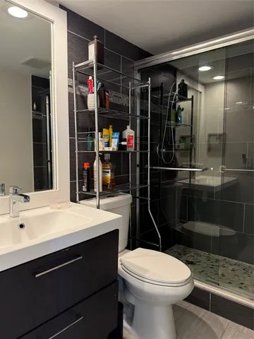 $2,400 | 3520 Oaks Way, Unit 306, Pompano Beach, FL 33069