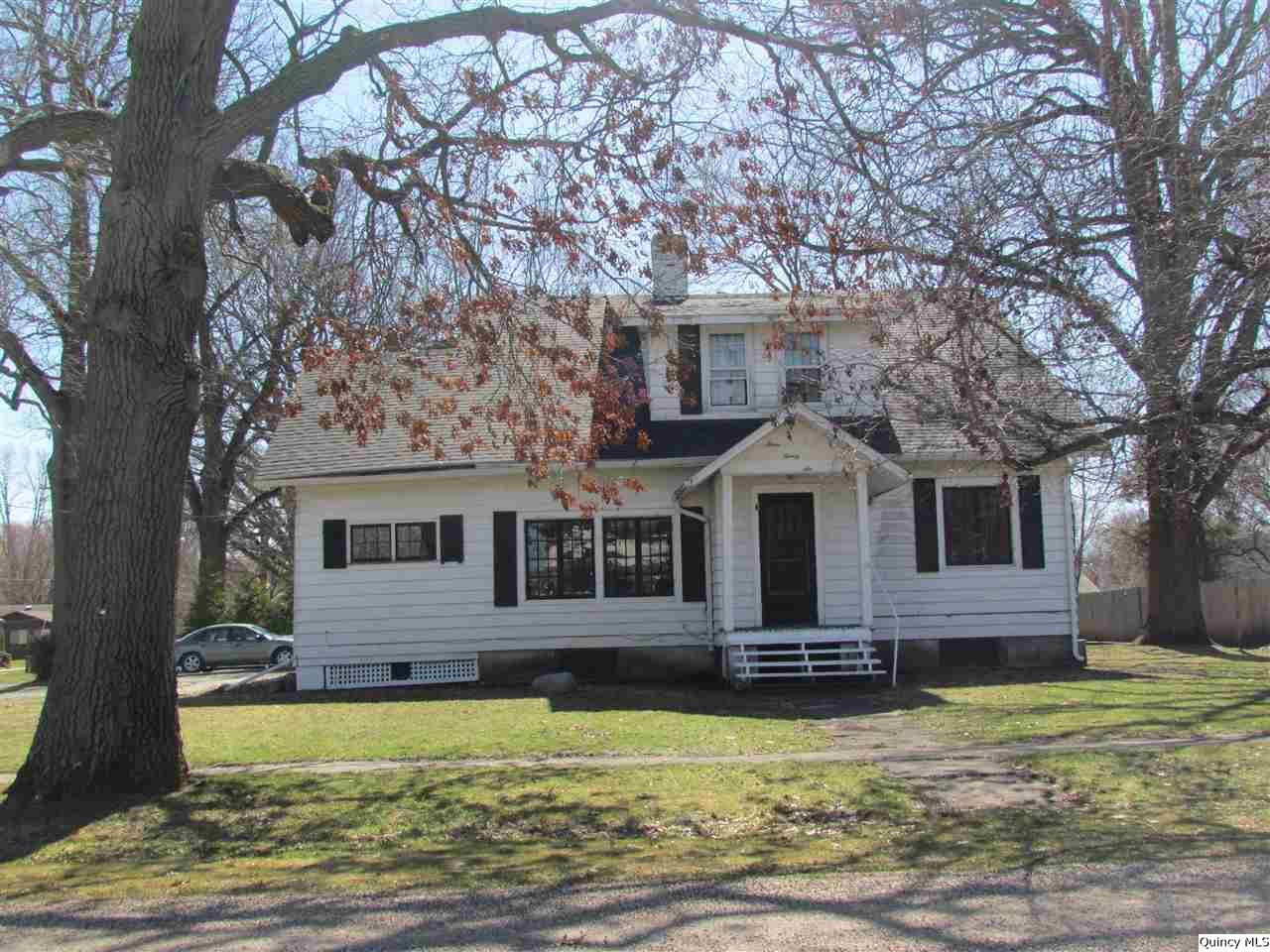 326 Cherry Street Carthage, IL 62321 - Photo 1 of 1 a front view of a house with a yard