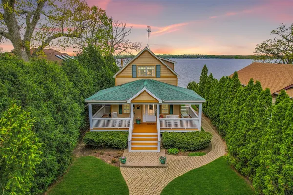 $689,900 | 140 Eagle Point Road, Fox Lake, IL 60020