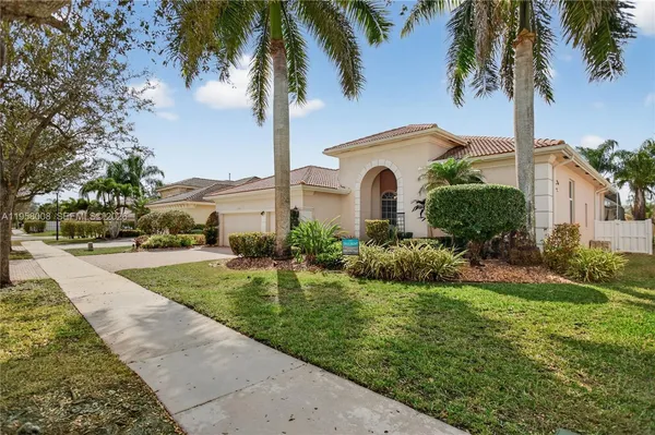 $949,999 | 6353 Southwest 191st Avenue, Pembroke Pines, FL 33332