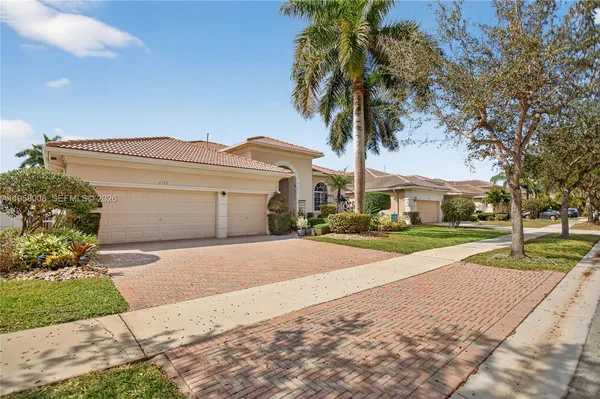 $949,999 | 6353 Southwest 191st Avenue, Pembroke Pines, FL 33332