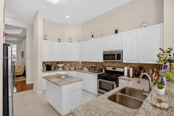 $949,999 | 6353 Southwest 191st Avenue, Pembroke Pines, FL 33332