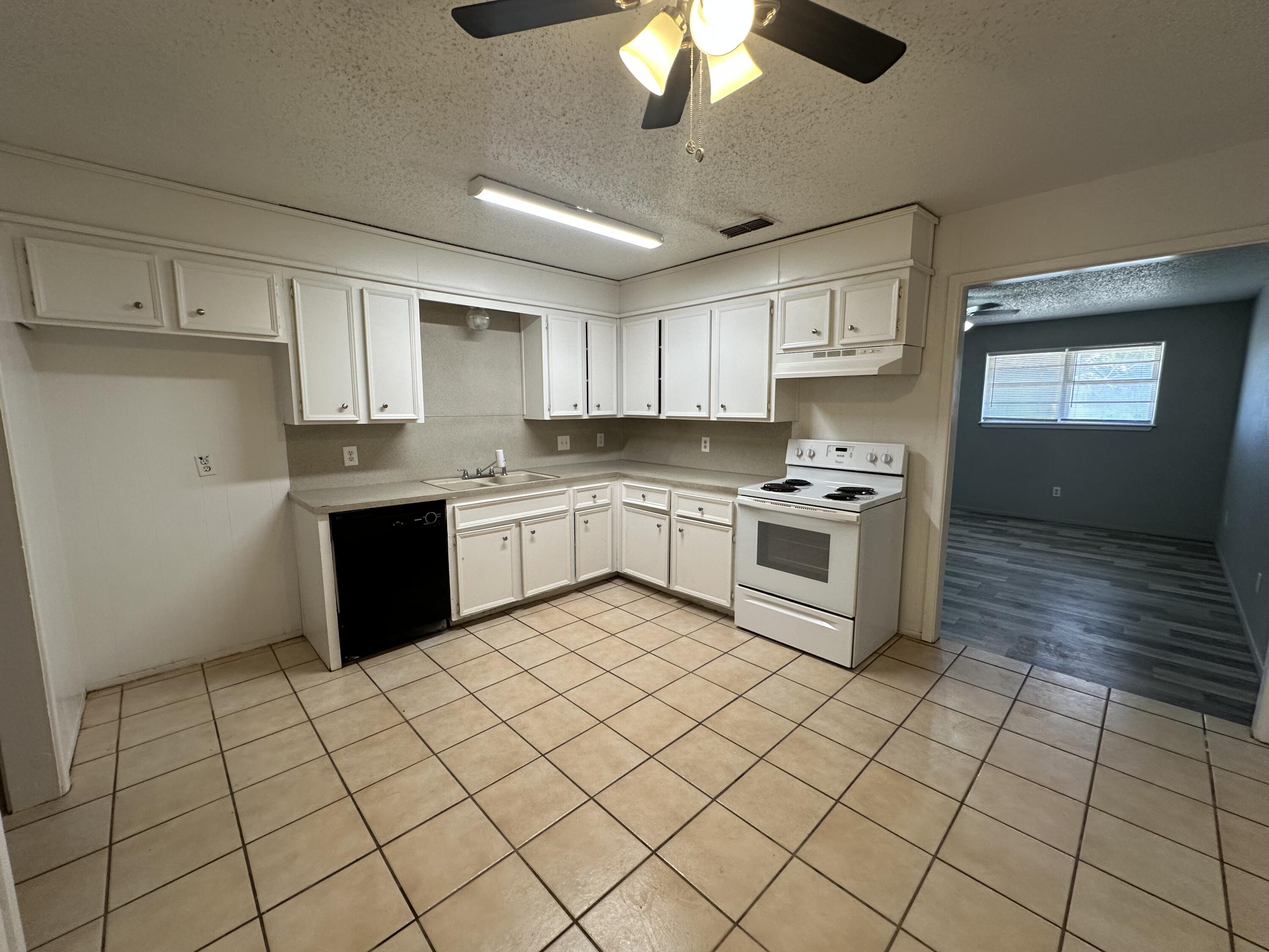 7308 Avenue West, Unit A Lubbock, TX 79423 - Photo 4 of 13 IMG_5142