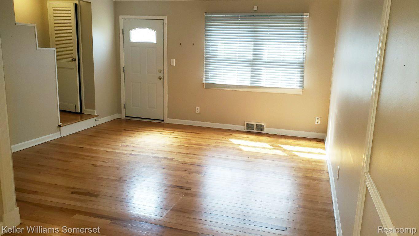 1954 Graefield Road Birmingham, MI 48009 - Photo 4 of 32 Gallery Image 4